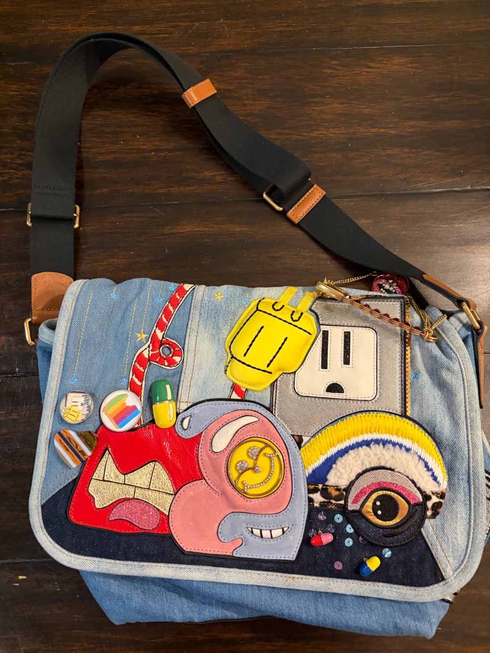 Marc Jacobs x Julie Verhoeven Applique Abstract-Art Denim Messenger Bag - Picture 12 of 13